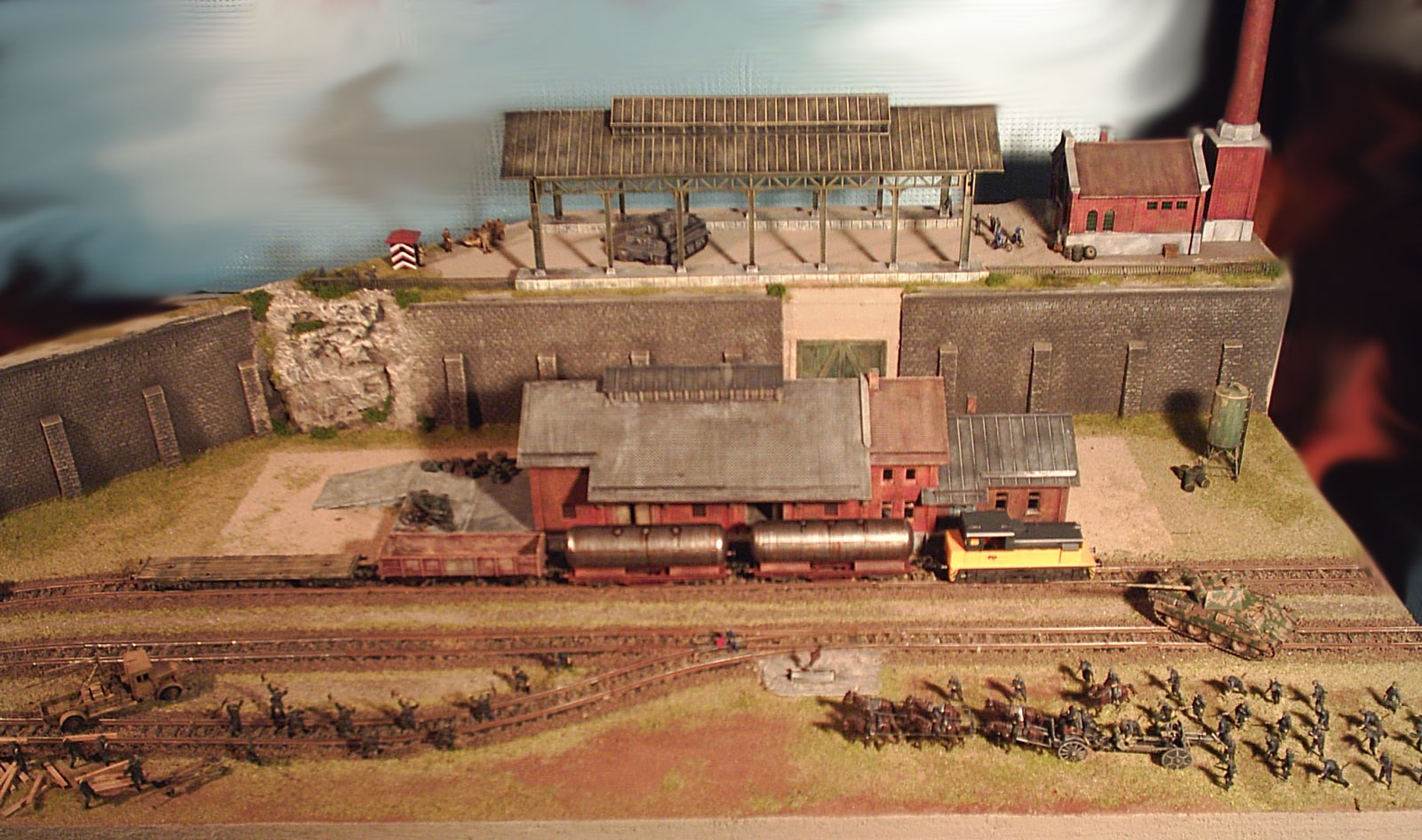 Plastico ferroviario scala 1/87 la fabbrica dei carri armati